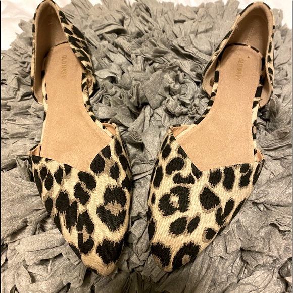 Old Navy Shoes - Women’s Slip on Cheetah Print Flats! Size 10